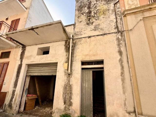 Locale Commerciale in vendita a Puglia, Lecce