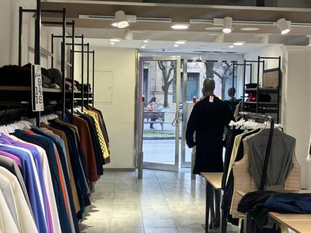 Locale Commerciale in vendita a Puglia, Lecce