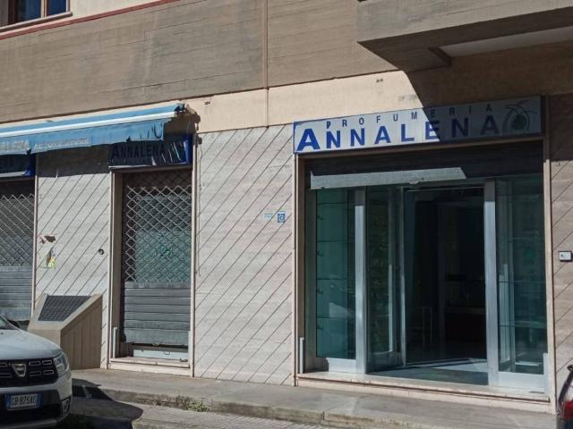 Locale Commerciale in vendita a Puglia, Lecce