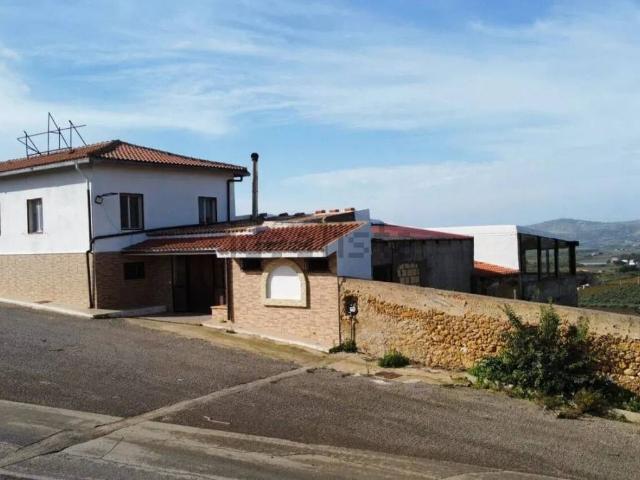 Locale Commerciale in vendita a Naro, Sicilia