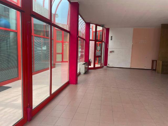 Locale Commerciale in vendita a Negrar, Veneto