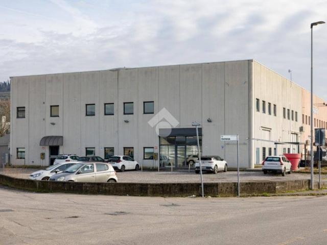 Locale Commerciale in vendita a Negrar, Veneto