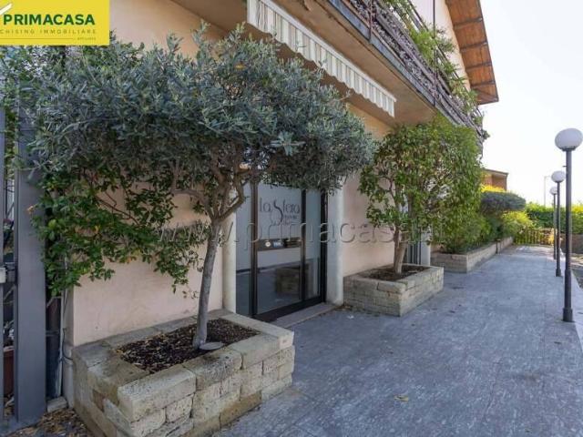 Locale Commerciale in vendita a Negrar, Veneto