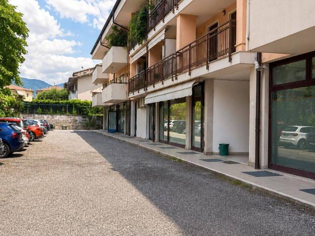 Locale Commerciale in vendita a Villa, Negrar