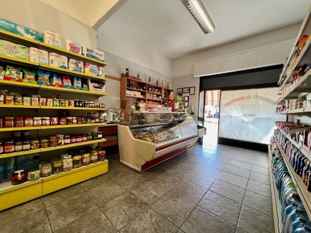 Locale Commerciale in vendita a Piemonte, Cuneo