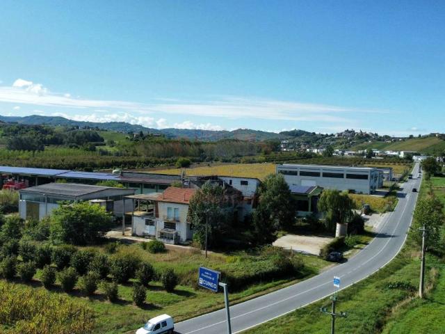 Locale Commerciale in vendita a Piemonte, Cuneo