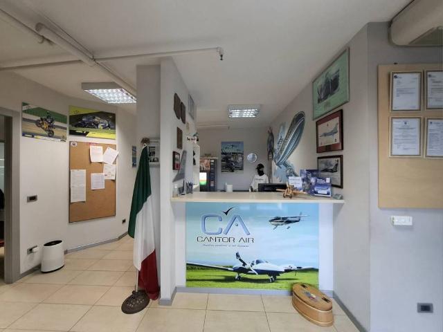 Locale Commerciale in vendita a Nembro, Lombardia