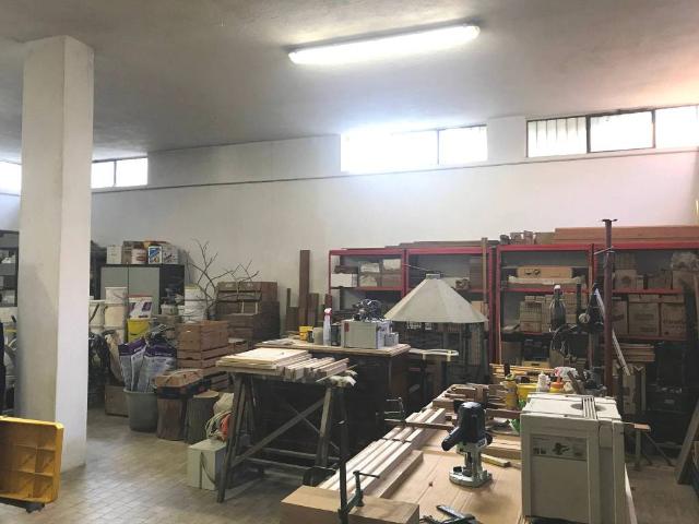 Locale Commerciale in vendita a Nembro, Lombardia