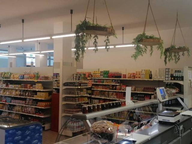 Locale Commerciale in vendita a Nembro, Lombardia