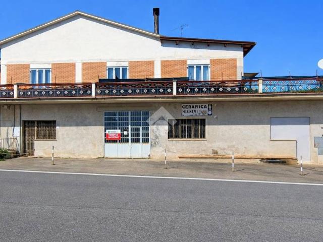 Locale Commerciale in vendita a Unione dei Comuni della Val Vibrata, Nereto