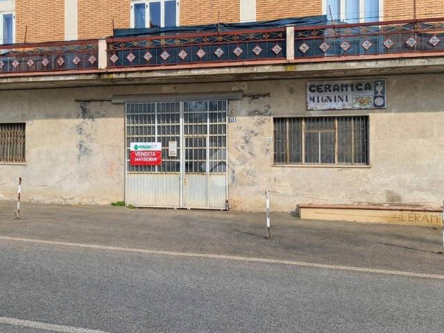 Locale Commerciale in vendita a Unione dei Comuni della Val Vibrata, Nereto