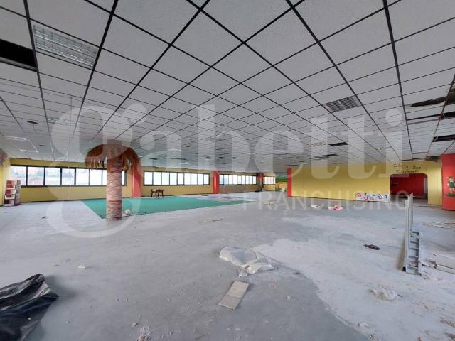 Locale Commerciale in vendita a Unione dei Comuni della Val Vibrata, Nereto