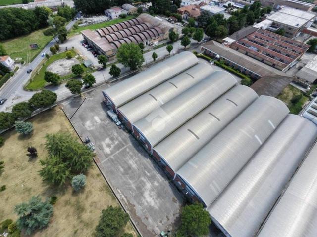 Locale Commerciale in vendita a Unione dei Comuni della Val Vibrata, Nereto