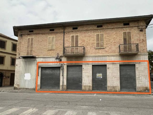 Locale Commerciale in vendita a Unione dei Comuni della Val Vibrata, Nereto