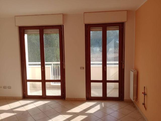 Locale Commerciale in vendita a Unione dei Comuni della Val Vibrata, Nereto