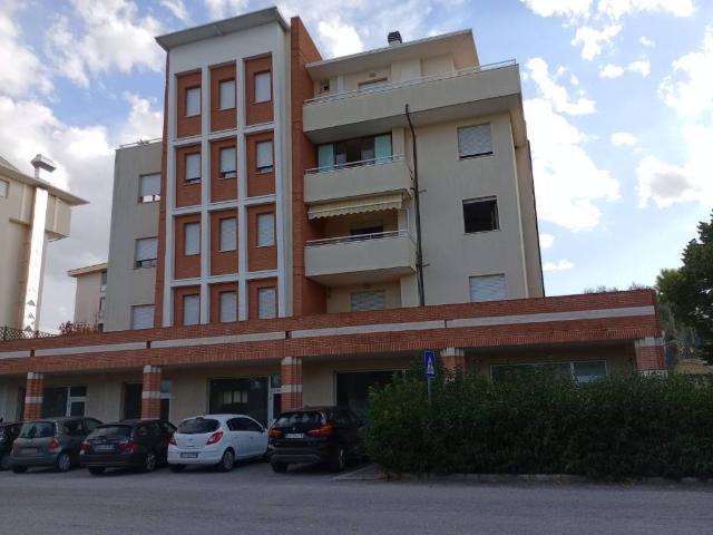 Locale Commerciale in vendita a Unione dei Comuni della Val Vibrata, Nereto