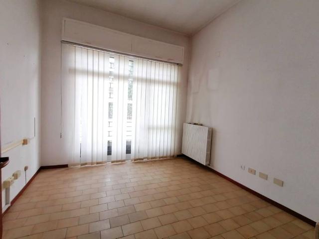 Locale Commerciale in vendita a Unione dei Comuni della Val Vibrata, Nereto