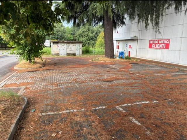 Locale Commerciale in vendita a Sant'Ilario, Nerviano