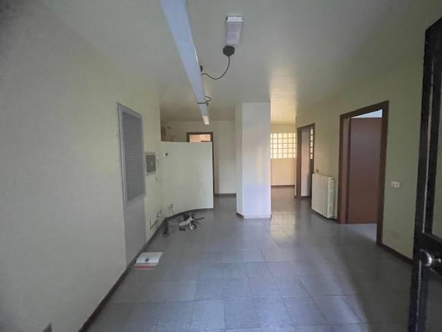 Locale Commerciale in vendita a Cantone, Nerviano