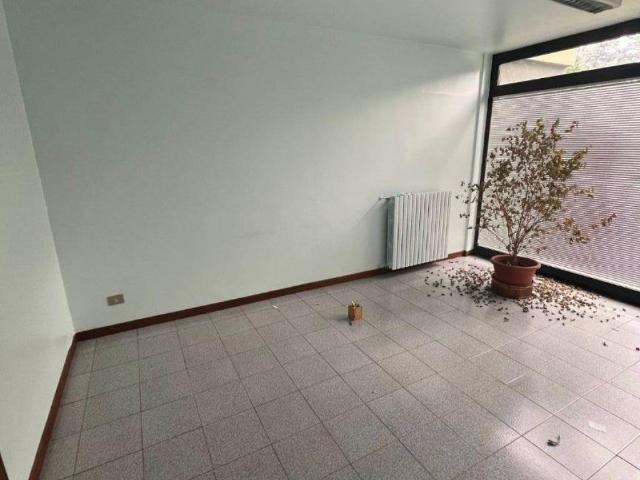 Locale Commerciale in vendita a Cantone, Nerviano