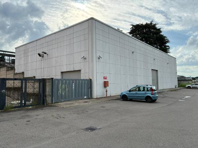 Locale Commerciale in vendita a Nerviano, Lombardia