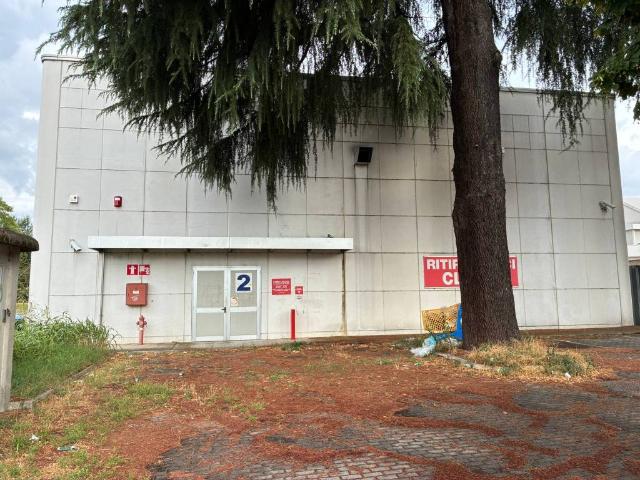 Locale Commerciale in vendita a Nerviano, Lombardia