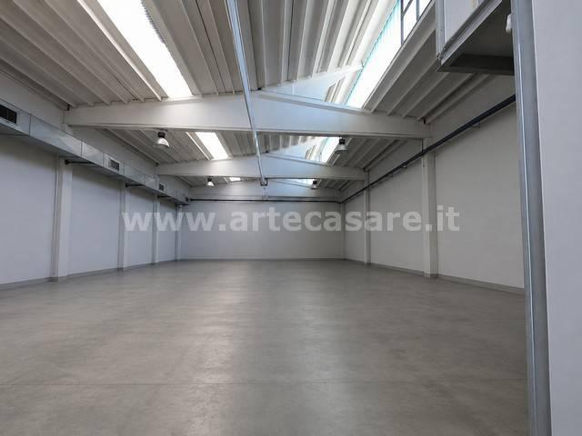 Locale Commerciale in vendita a Cantone, Nerviano