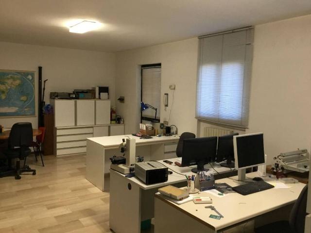 Locale Commerciale in vendita a Cantone, Nerviano