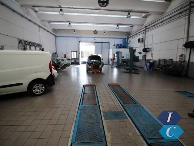 Locale Commerciale in vendita a Garbatola, Nerviano