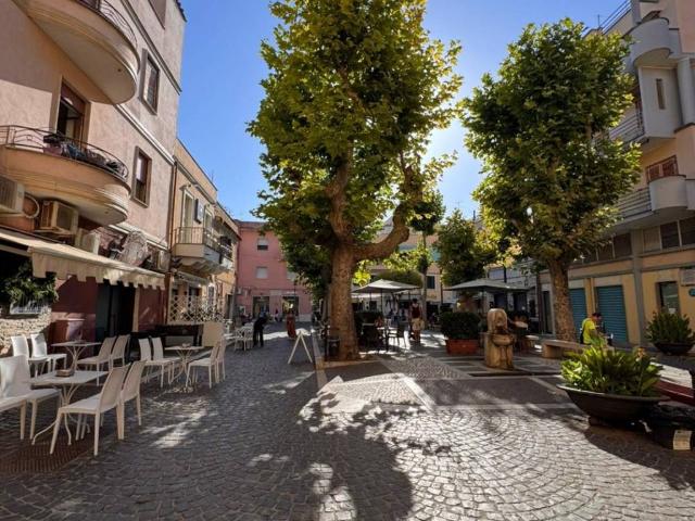 Locale Commerciale in vendita a Borgo Medievale, Roma Capitale
