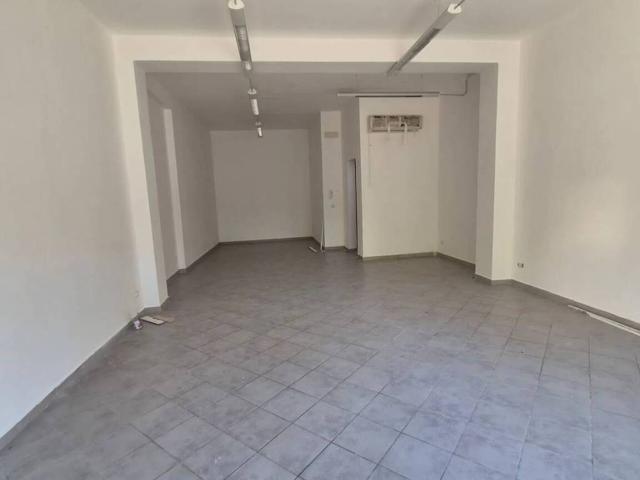 Locale Commerciale in vendita a Puglia, Lecce