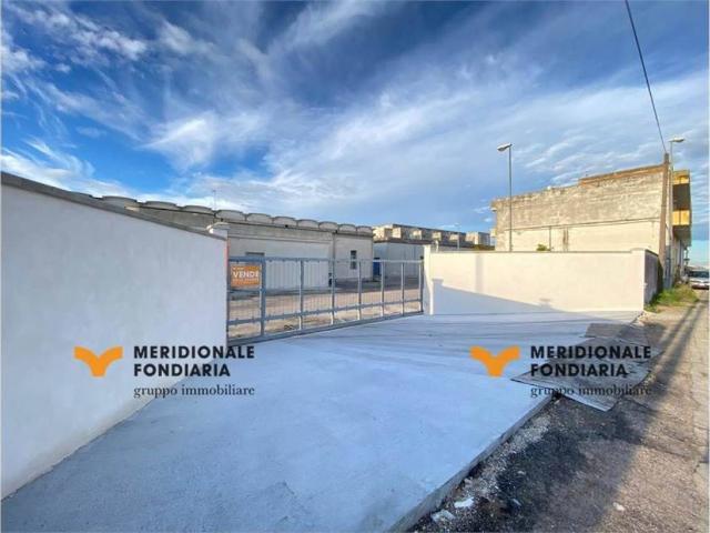 Locale Commerciale in vendita a Puglia, Lecce