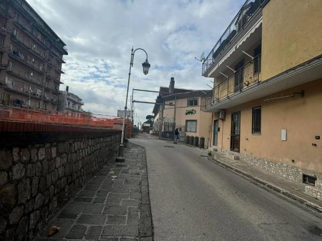 Locale Commerciale in vendita a Croce Malloni, Nocera Superiore