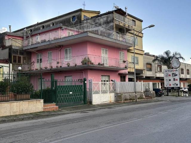 Locale Commerciale in vendita a Nocera Superiore, Campania