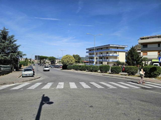 Locale Commerciale in vendita a Nocera Superiore, Campania