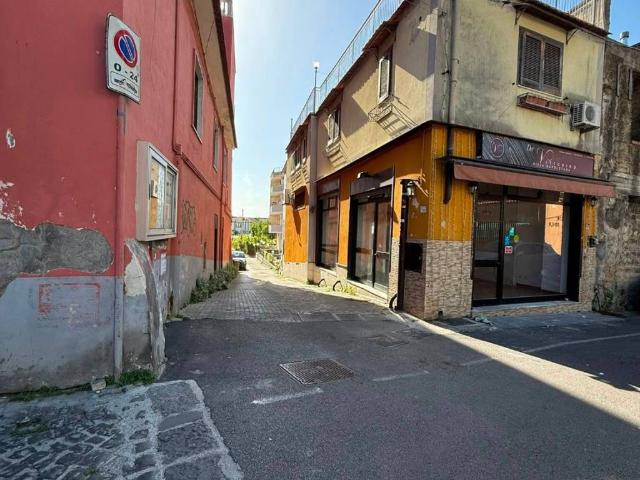 Locale Commerciale in vendita a Croce Malloni, Nocera Superiore