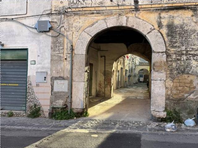 Locale Commerciale in vendita a Nocera Superiore, Campania