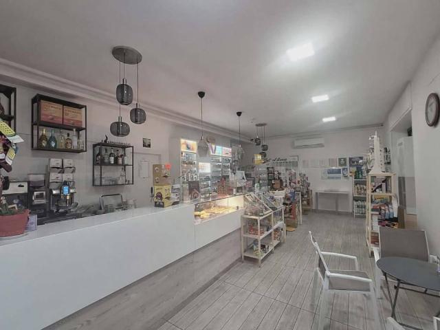Locale Commerciale in vendita a Croce Malloni, Nocera Superiore