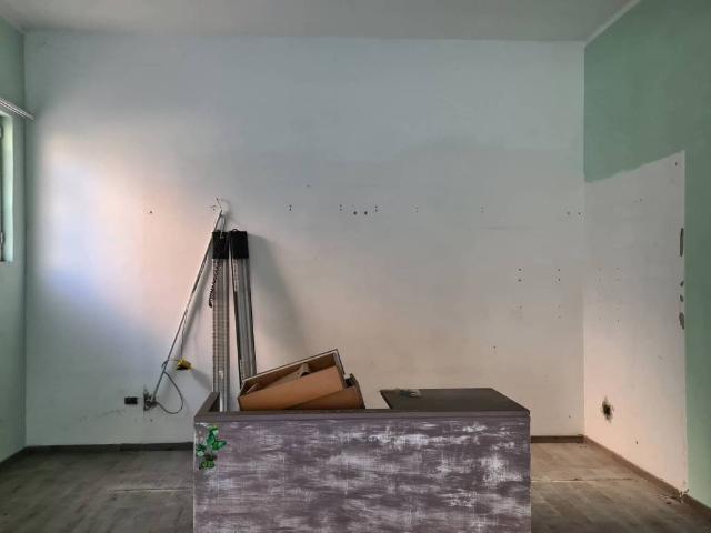 Locale Commerciale in vendita a Croce Malloni, Nocera Superiore