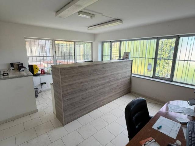 Locale Commerciale in vendita a Nocera Superiore, Campania