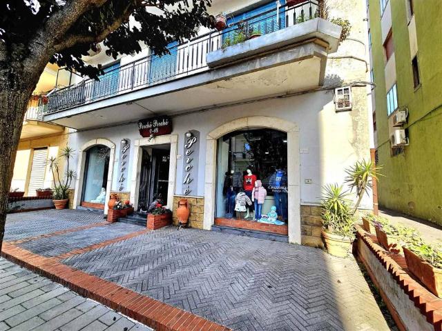 Locale Commerciale in vendita a Camerelle, Nocera Superiore