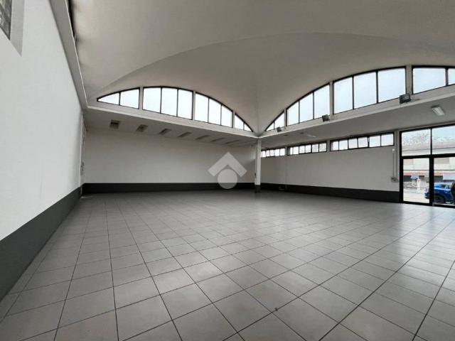 Locale Commerciale in vendita a Noceto, Reggio Emilia