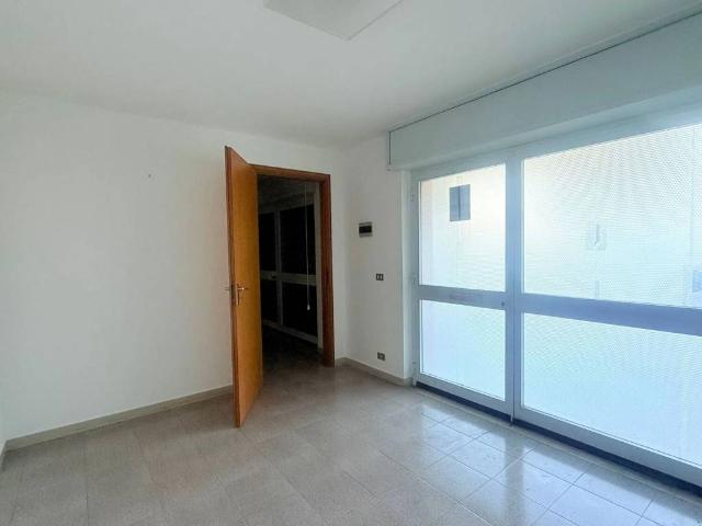 Locale Commerciale in vendita a Puglia, Bari