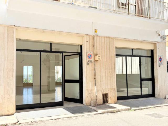 Locale Commerciale in vendita a Puglia, Bari