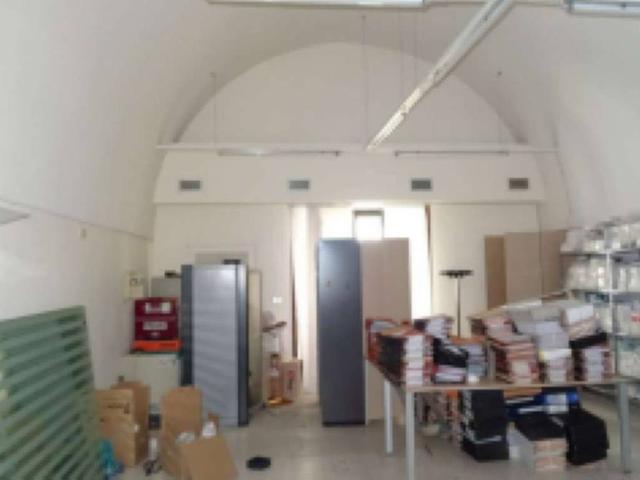 Locale Commerciale in vendita a Puglia, Bari