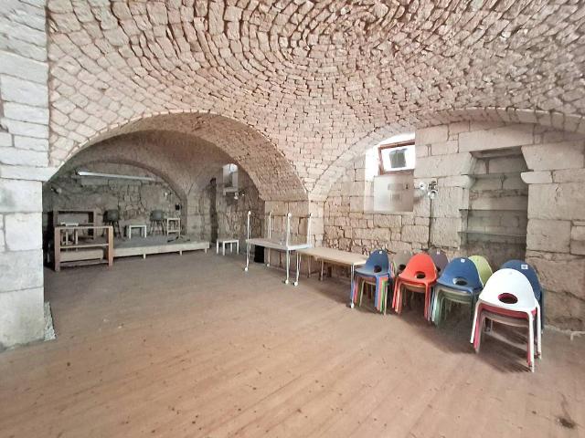Locale Commerciale in vendita a Puglia, Bari