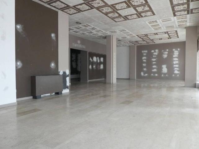 Locale Commerciale in vendita a Nogara, Verona