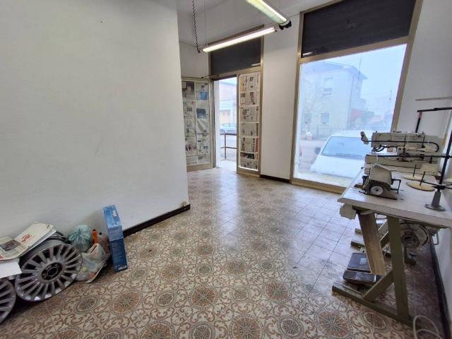 Locale Commerciale in vendita a Nogara, Veneto