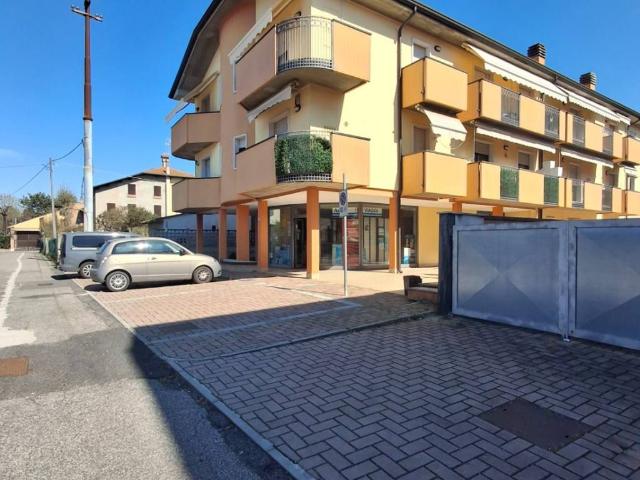 Locale Commerciale in vendita a Nogara, Veneto