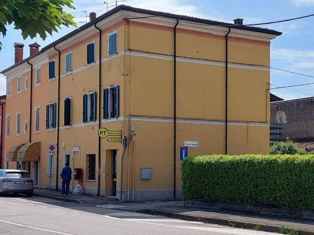 Locale Commerciale in vendita a Nogarole Rocca, Veneto